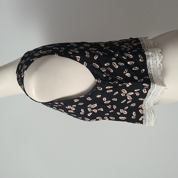 Boho Refashioned Vintage Top ((M/L) - Picture 5 of 7